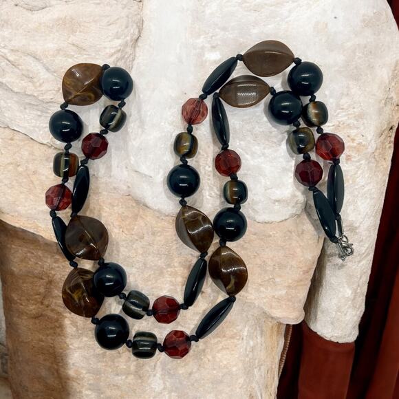 Vintage 1970s Acrylic Statement Necklace-Amber Brown Black Red-Hand Knotted-40'' - Picture 4 of 10